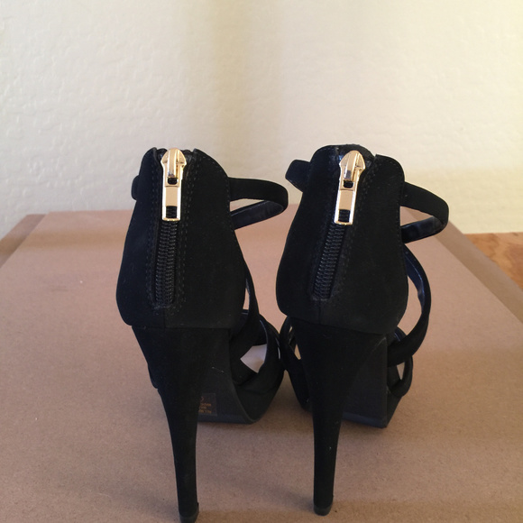 Heart in D High Heels - Picture 5 of 6